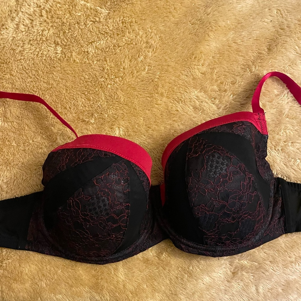 NWOT* Gorgeous Red & Black Bra